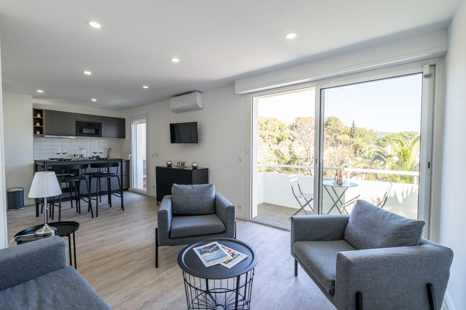 Apartment T2 Climatise Lumiere Avec Garage *